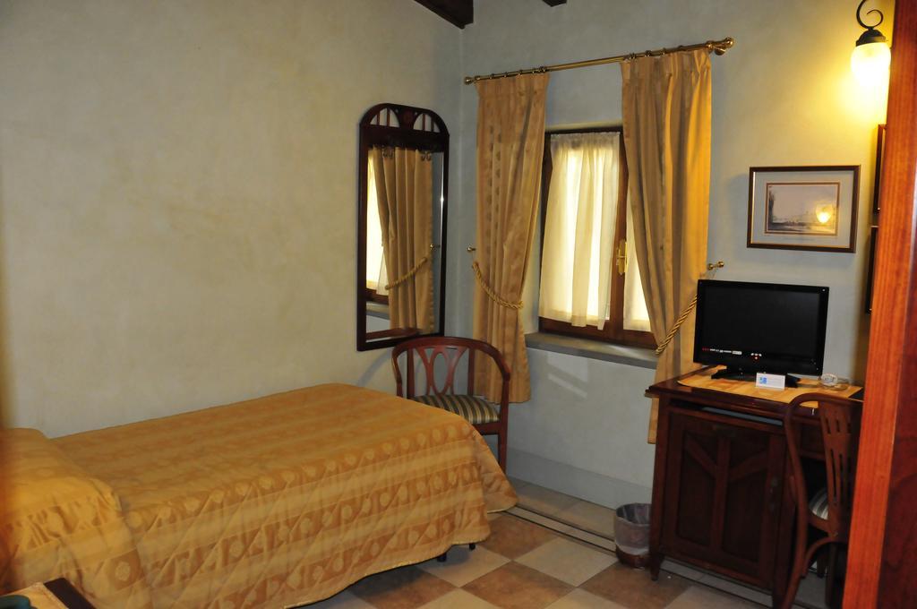 Hotel Della Robbia Флоренція Номер фото