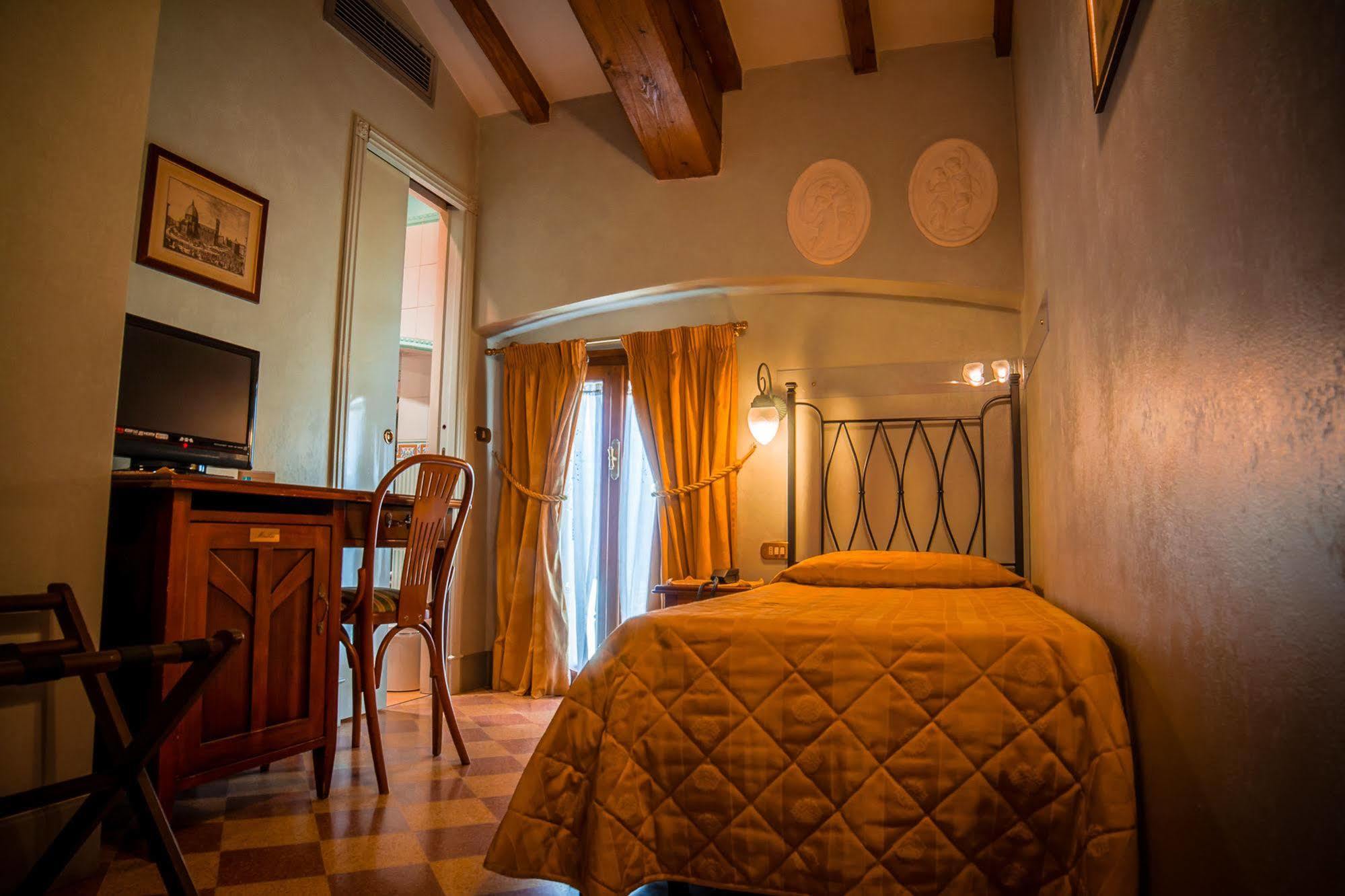 Hotel Della Robbia Флоренція Екстер'єр фото